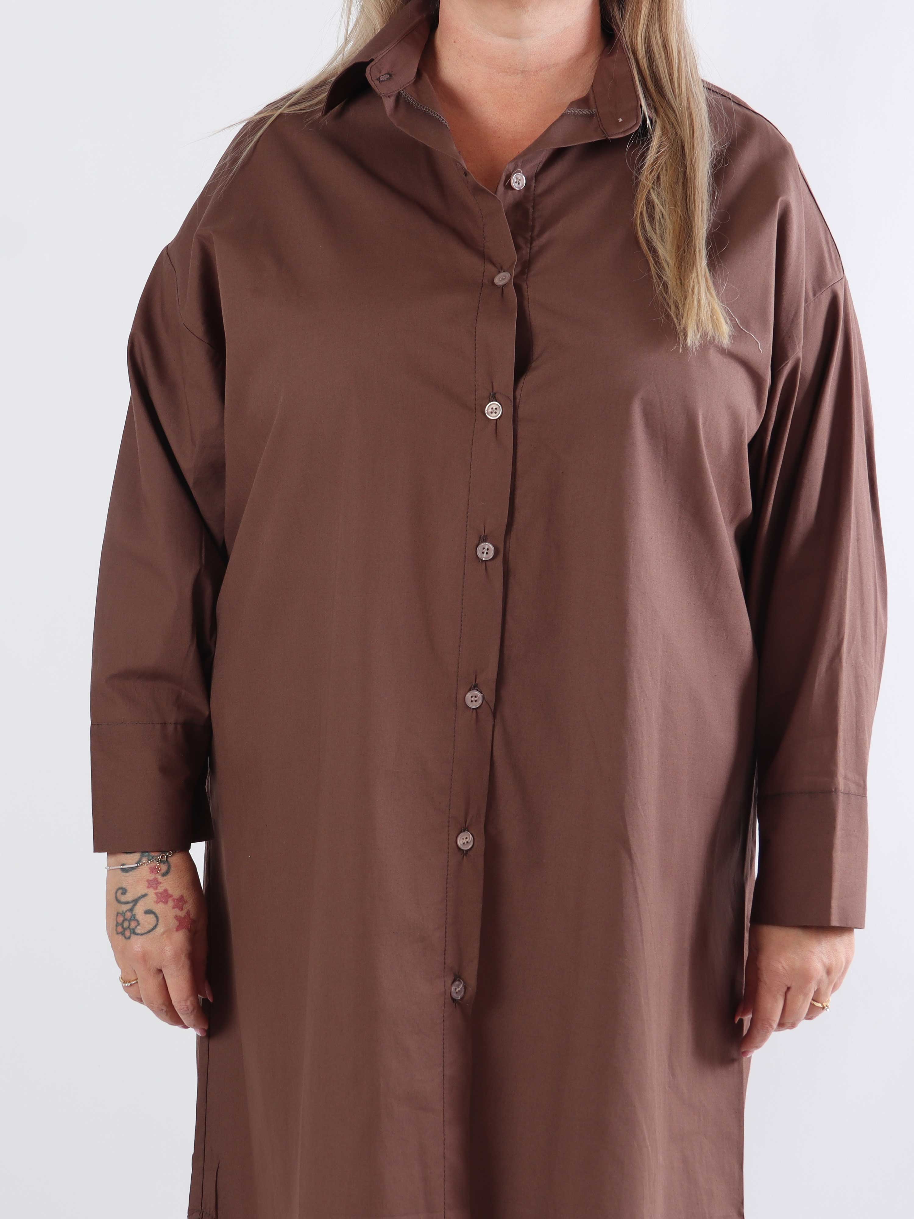 Ceylan - Lång skjortklänning i enfärgad bomull i plusstorlek